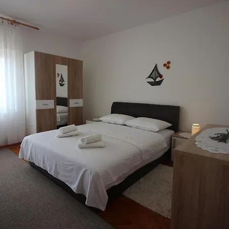 Wunderschoene Ferienwohnung In Mit Eigenem Balkon Apartment Novi Vinodolski