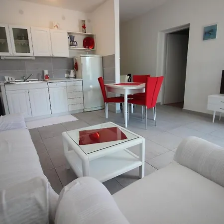 Wunderschoene Ferienwohnung In Mit Eigenem Balkon Apartment